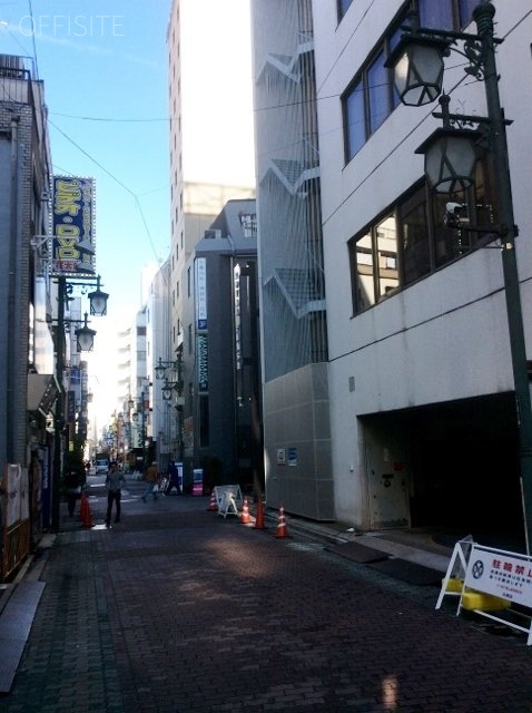 M plusビル ビル周辺道路