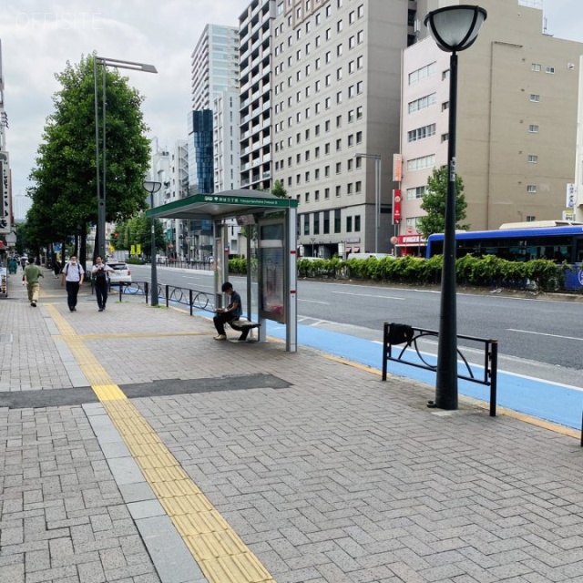 フロンティア四谷ビル ビル前面道路