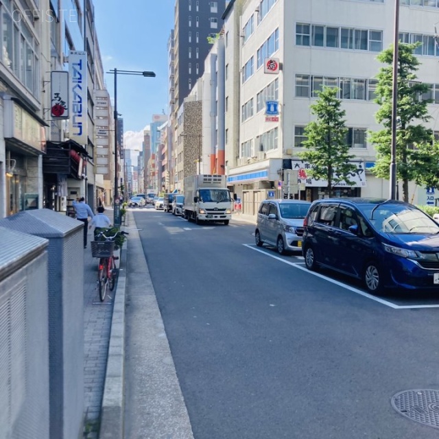 氏家ビル 前面道路