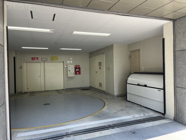 タスクセンタービル　駐車場