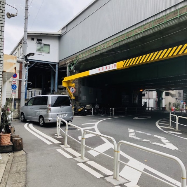 梨本ビル ビル前面道路