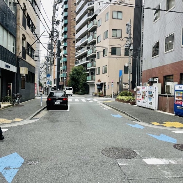 交通ビル ビル前面道路