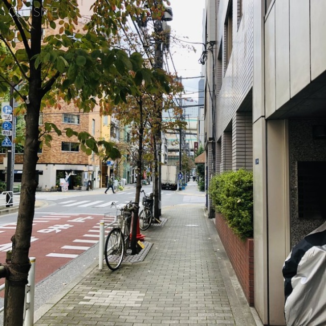 第2こまビル ビル前面道路