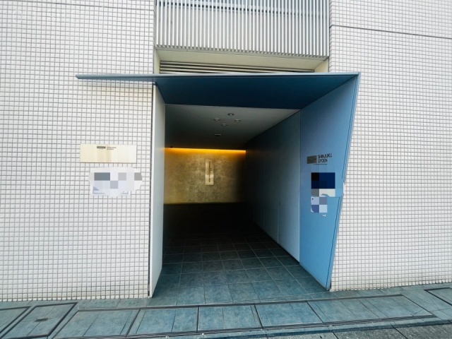 プラウドフラット新宿御苑　エントランス