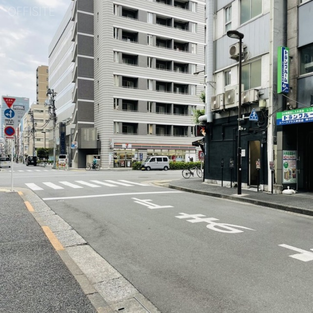 みかもビル ビル前面道路