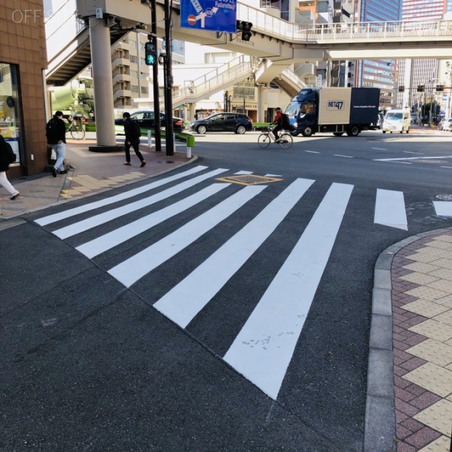 内村芝浦ビル ビル前面道路