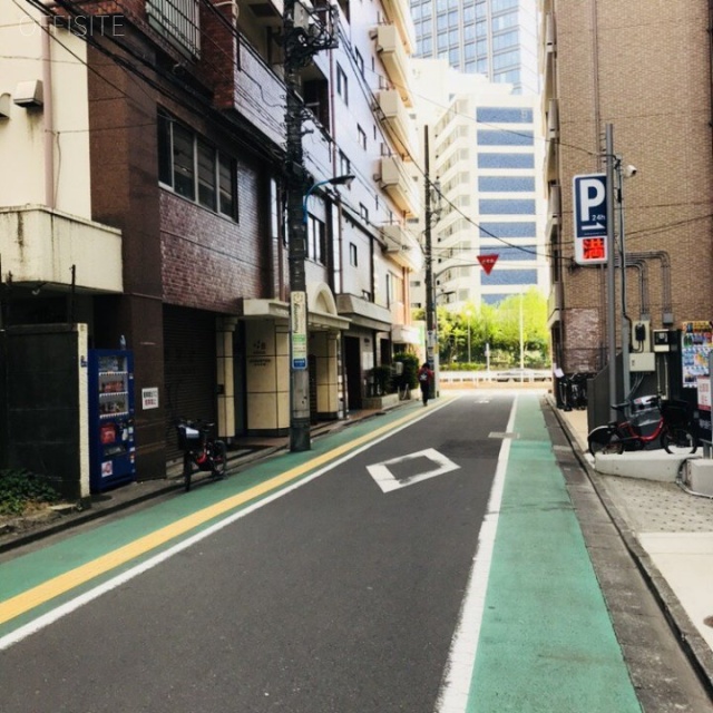 コルティーレ高田馬場 ビル前面道路