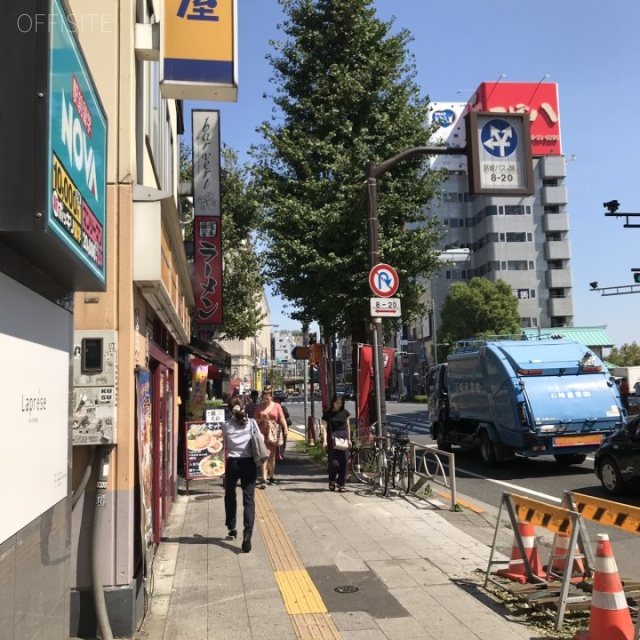 浅草駅前ビル ビル前面道路