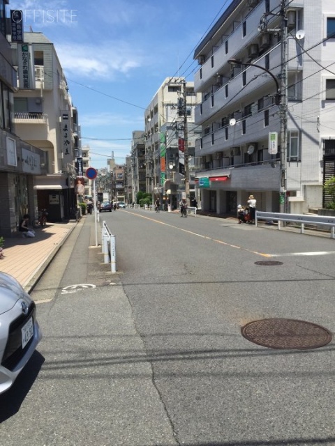 リベルテドゥ ビル前面道路