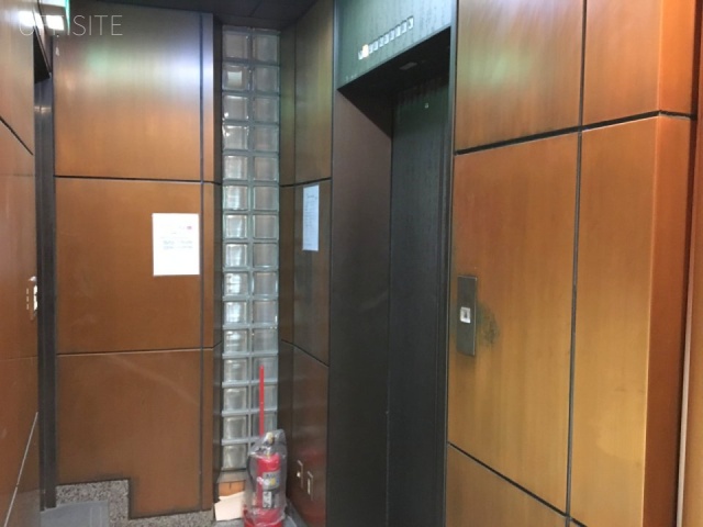 HIビル エレベーター