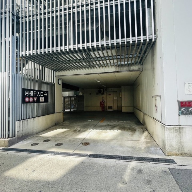 メイフィス名駅ビル 駐車場出入口