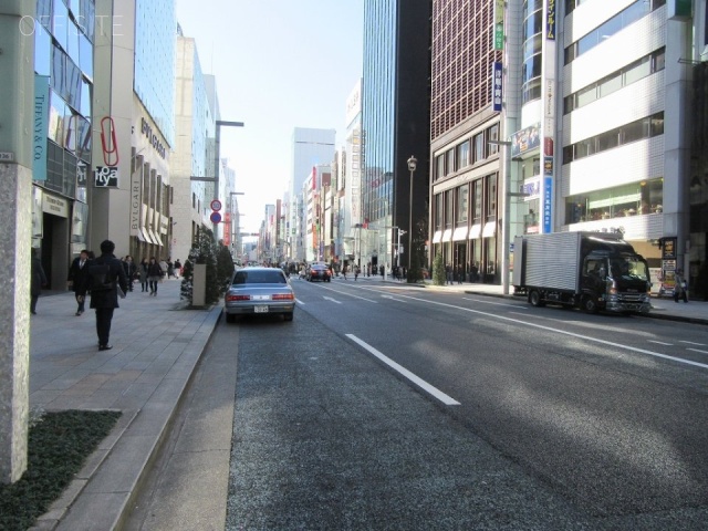 明治屋銀座ビル ビル前面道路