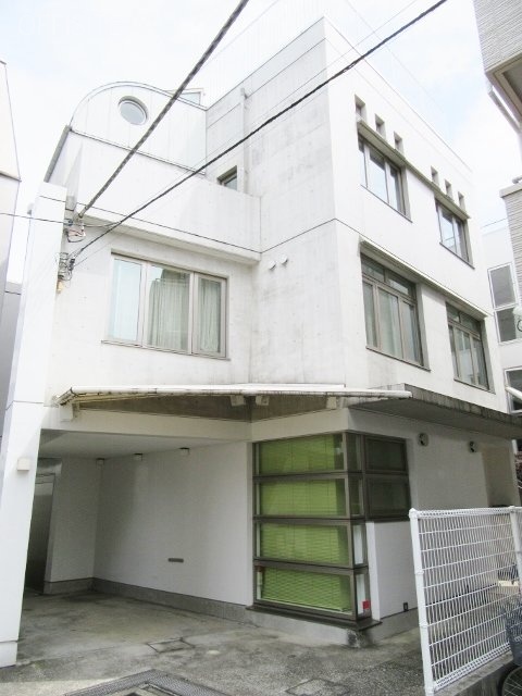 EIGHTEEN北青山 外観