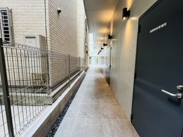 VORT京橋宝町　1階エントランスまでの廊下