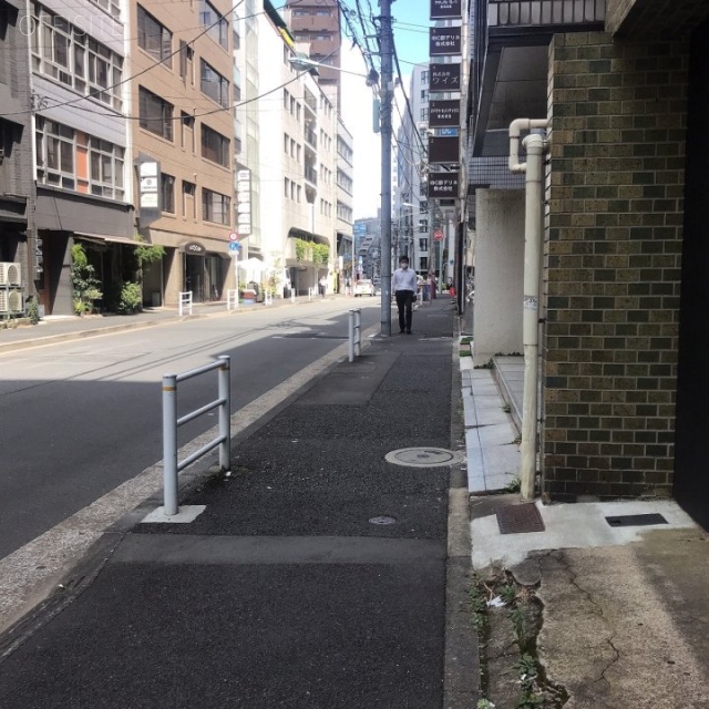 KUS日本橋小伝馬町 ビル前面道路