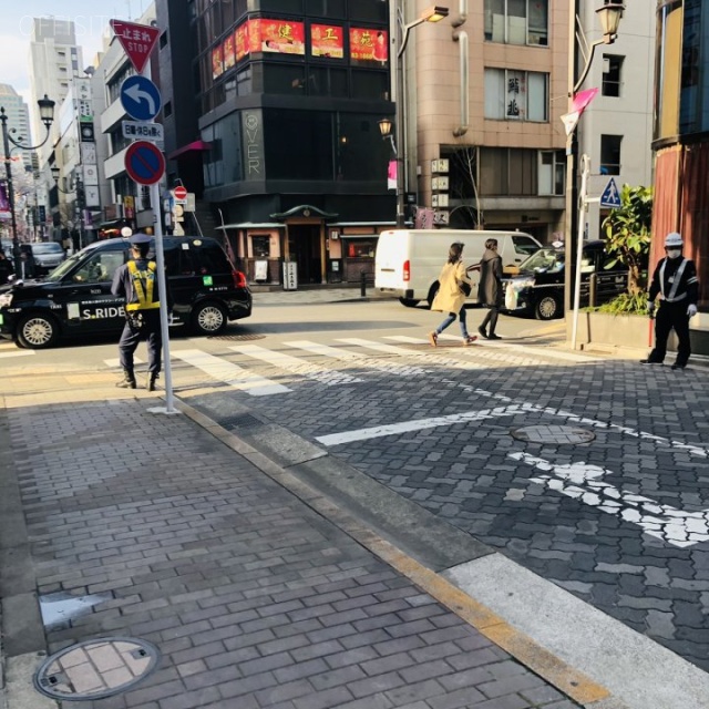 ルーセント赤坂ビル ビル前面道路