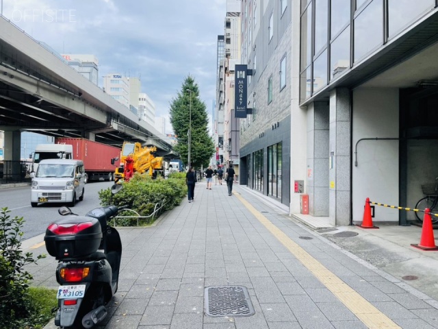 加藤ビル　前面歩道
