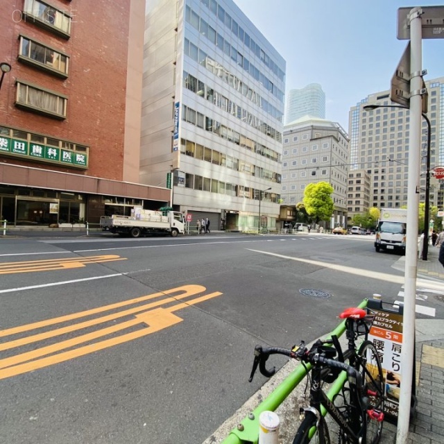 大手ビル ビル前面道路