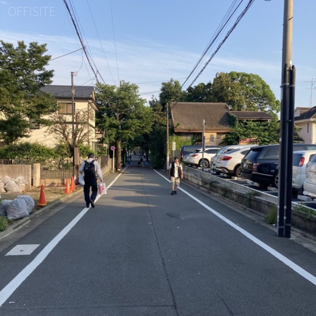 サンク成城 ビル前面道路