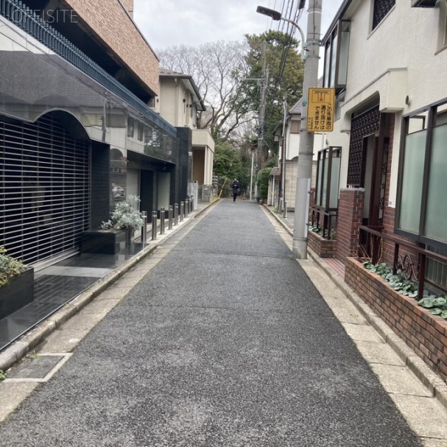 南青山108ビル ビル前面道路