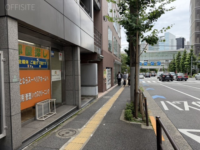 森島ビル 前面歩道