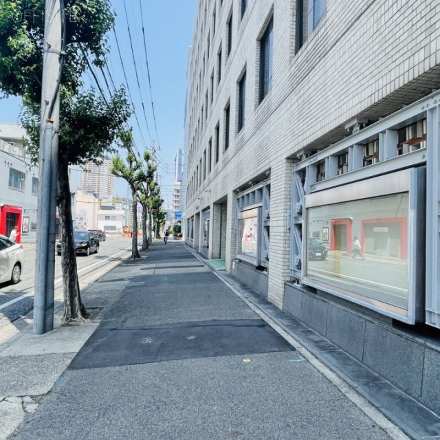 大井ビル 前面歩道