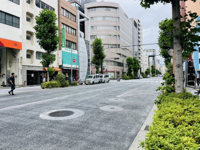 建石ビル　前面に清洲橋通り