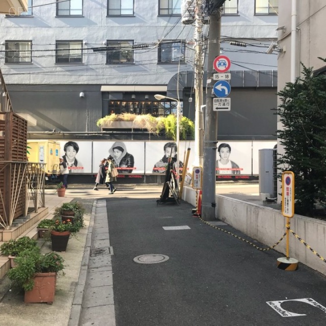T‘s-TWO(ティーズトゥー)ビル ビル前面道路