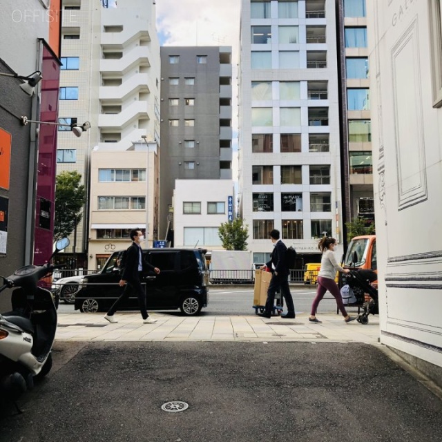 小林ビル ビル前面道路