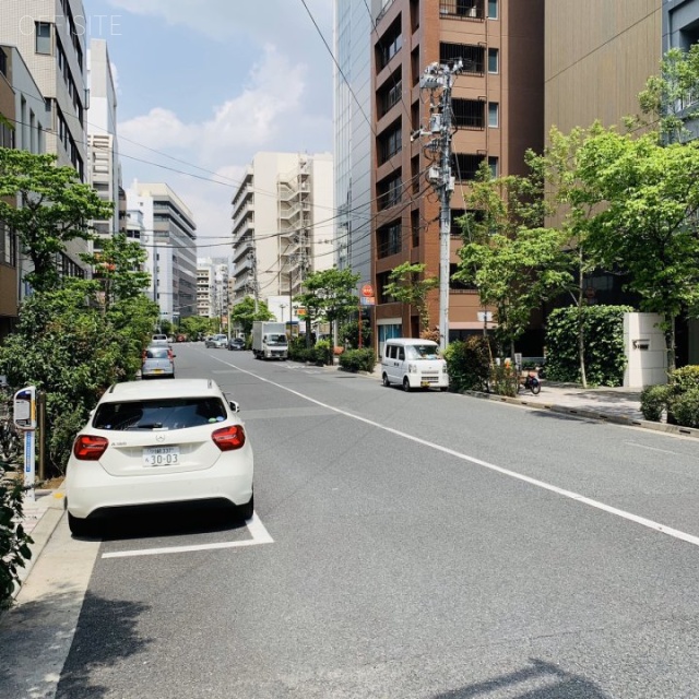 八重洲第1パークビル 前面は八重洲通り