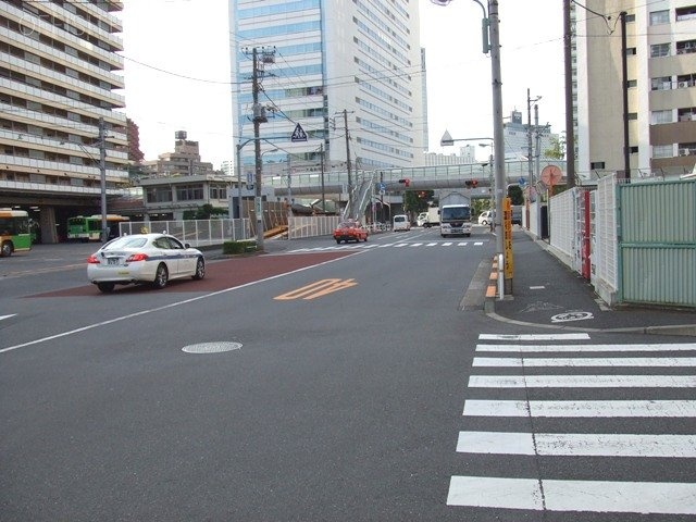 第二林ビル ビル前面道路