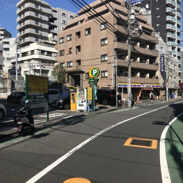 モドマルシェ渋谷桜丘ビル ビル前面道路