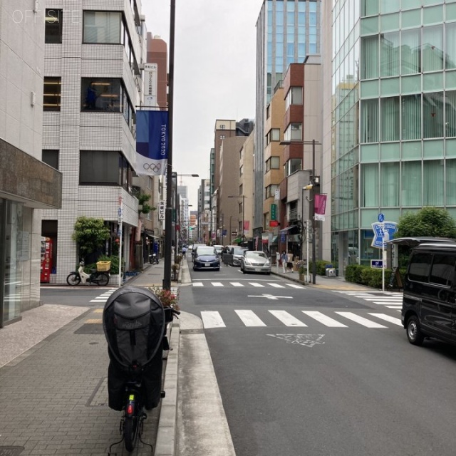 第15岡崎ビル　ビル前面道路