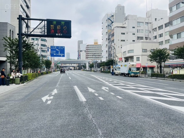 VORT上野plus　前面に浅草通り