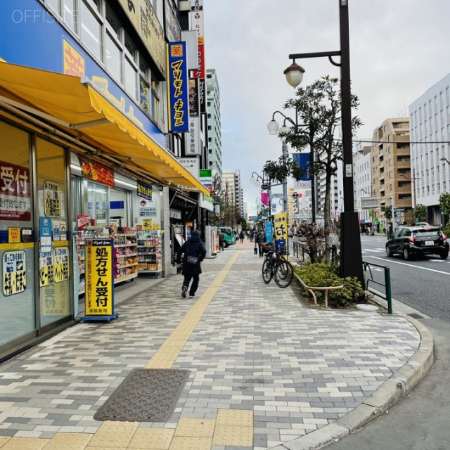 三共商会ビル ビル前面道路