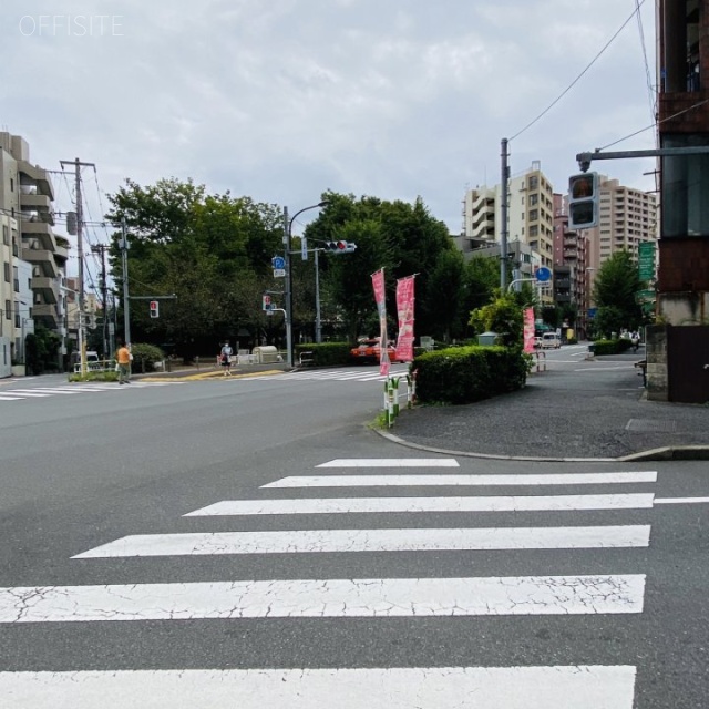 マルヤス機械ビル ビル前面道路