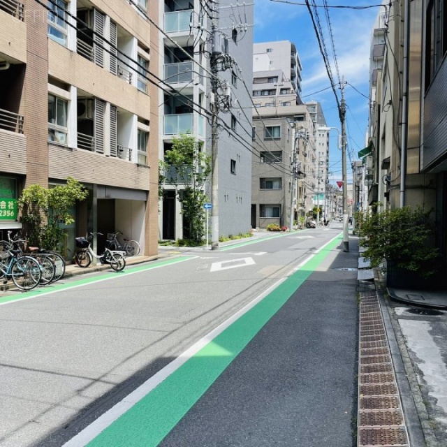 シャングリラビル 前面道路