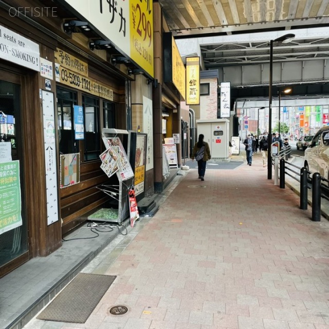 東亜ビル ビル前面道路