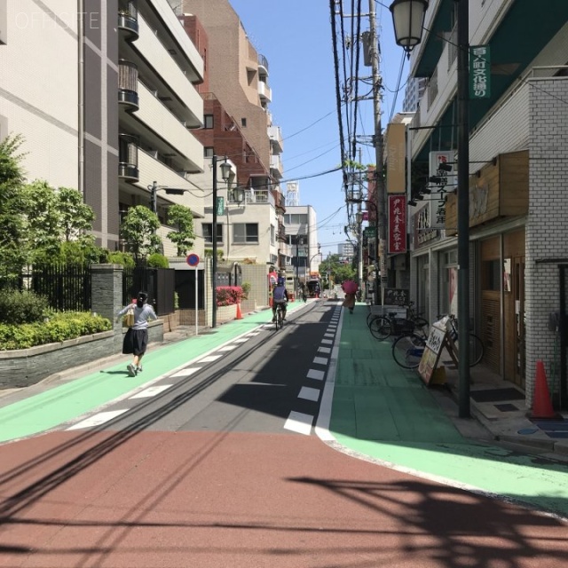 科研ビル(別館) ビル前面道路