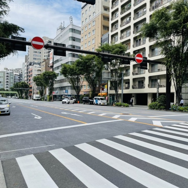 日本橋村松ビル ビル前面道路
