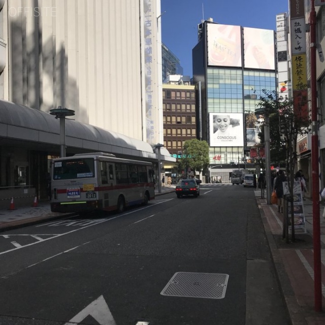 DELI TOWER ビル前面道路