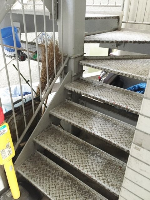 JーSIXビル 階段