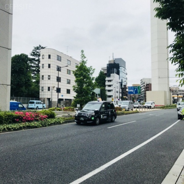 ルシマン松濤 前面は山手通り