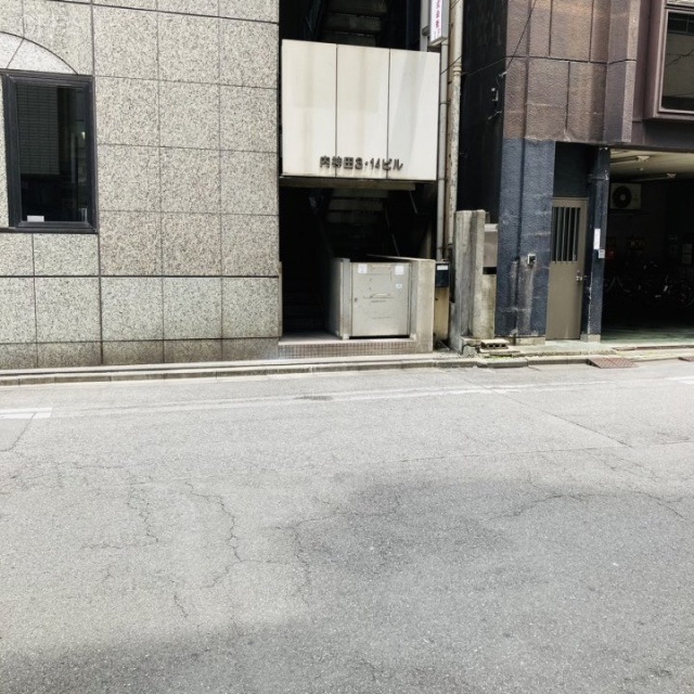 東海神田ビル ビル前面道路