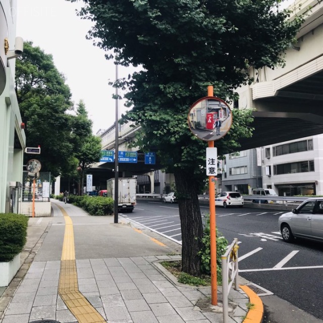 初台ハイツ ビル前面道路 甲州街道