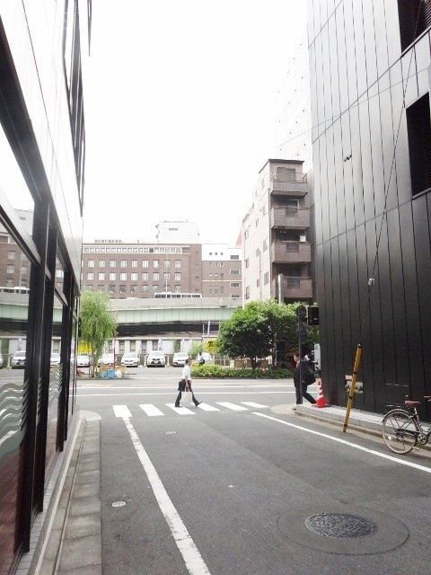 日本橋室町ビル　ビル前面道路