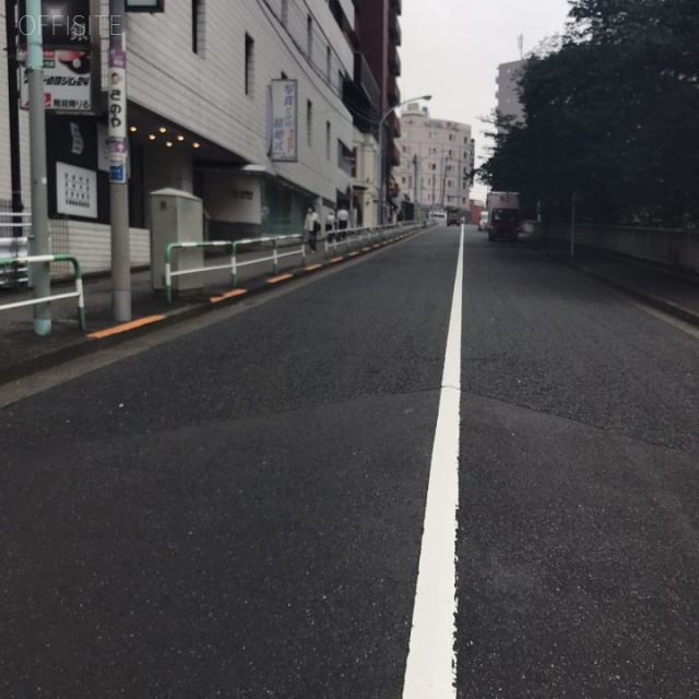 晴和ビル ビル前面道路