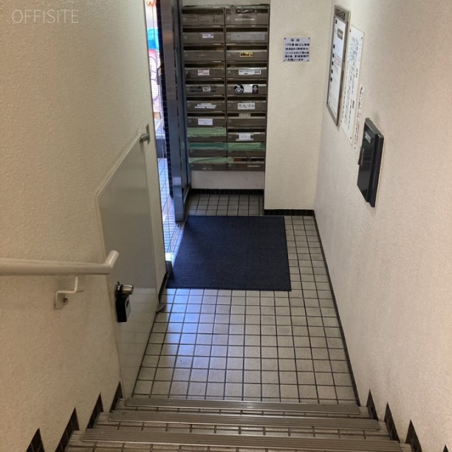 175番館本館 エントランス