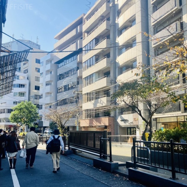 J529ビル 前面道路