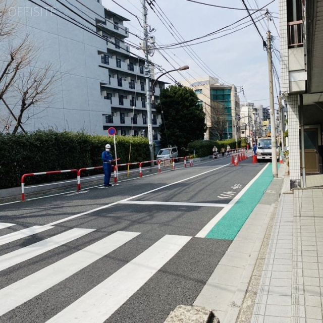 ARAIーYAビル ビル前面道路